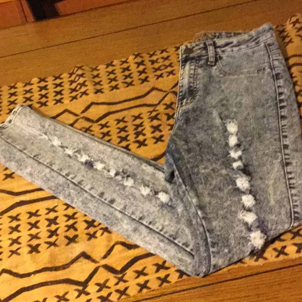 Distressed Stonewashed Jeans